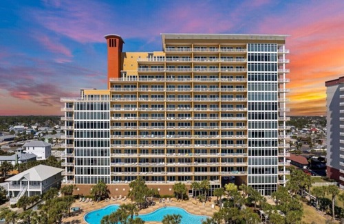 Thomas Drive Apartment | Gulf-Front Paradise | Steps to Beach + Pool Access
