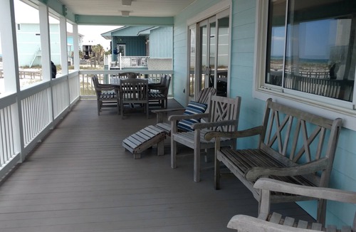 Villa Primera House | GULF FRONT PENSACOLA BEACH 4BD/3BA POOL 🐾PETS