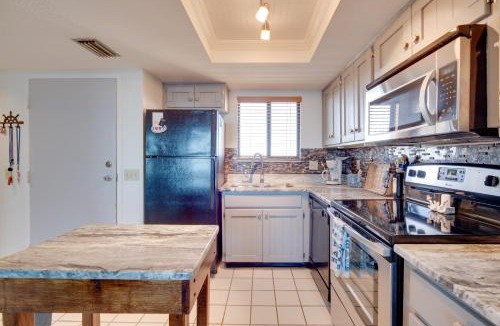 Hudson Apartment | Gulf-Front Views Coastal Hudson Condo!