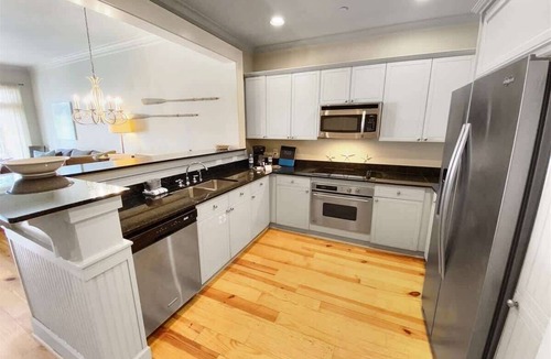 Beach District Condo | Gulf Side Condo Steps from Beach-Community Pool