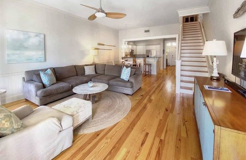 Beach District Condo | Gulf Side Condo Steps from Beach-Community Pool