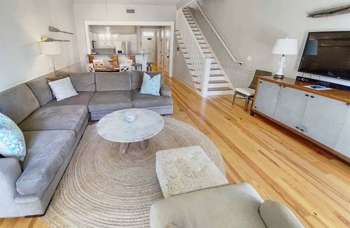 Beach District Condo | Gulf Side Condo Steps from Beach-Community Pool