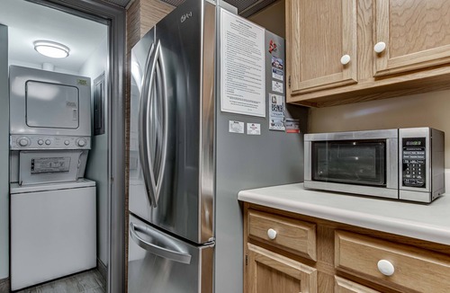 Gulf Shores Hotel | Gulf Tower 8b 2 Bedroom Condo by RedAwning