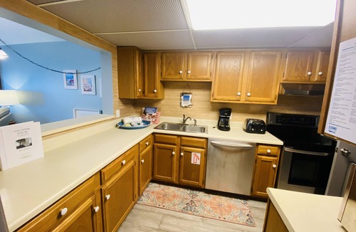 Gulf Shores Hotel | Gulf Tower 8b 2 Bedroom Condo by RedAwning