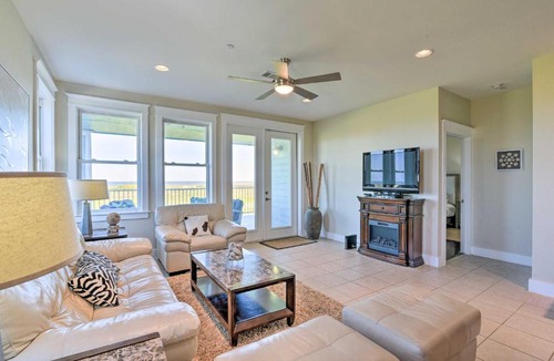 Red Fish Cove House | Gulf View + Beach Access: Galveston Resort Condo!