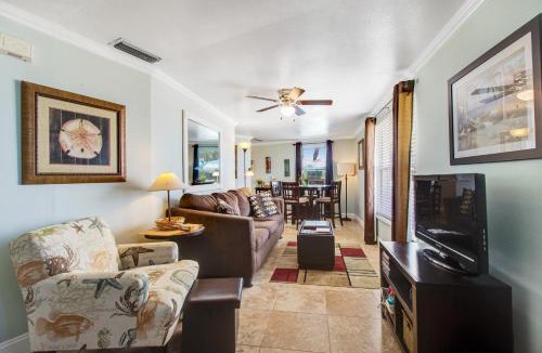 Bradenton Beach Apartment | Gulf View Cottage #3