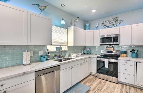 Freeport House | Gulf-View Home w/Dog Run in Surfside Beach!