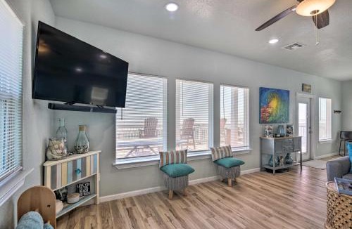 Freeport House | Gulf-View Home w/Dog Run in Surfside Beach!