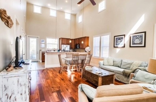 Carrabelle House | Gulf Views From Front Porch! Pet-Friendly Cottage with Kayaks & Community Pool