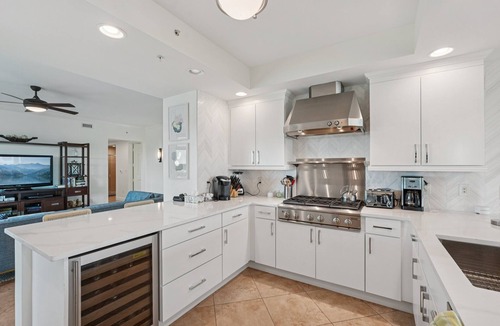 Vanderbilt Beach Condo | GULF VIEWS + PRIVATE BEACH CLUB