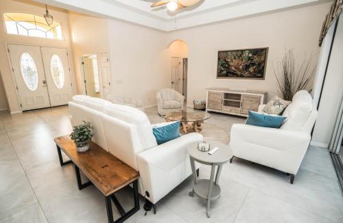 Apollo Beach House | Gulfcoast Oasis - 910 Golf Island Dr