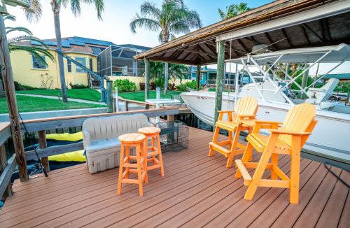 Apollo Beach House | Gulfcoast Oasis - 910 Golf Island Dr
