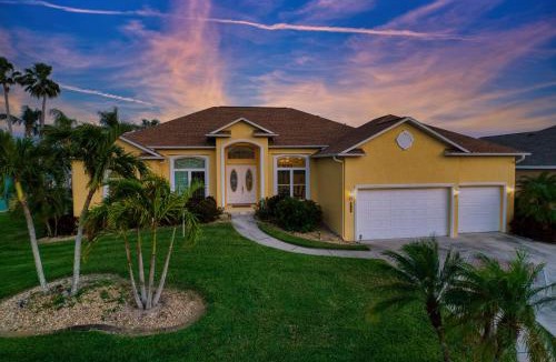 Apollo Beach House | Gulfcoast Oasis - 910 Golf Island Dr