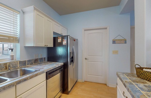 Port Aransas House | Gulfside Getaway | Large Balcony, Pool & Hot Tub | Walk to Beach
