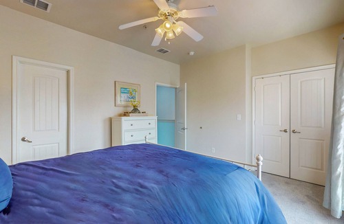 Port Aransas House | Gulfside Getaway | Large Balcony, Pool & Hot Tub | Walk to Beach