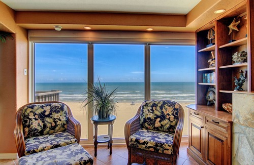 Corpus Christi Condo | Gulfstream Condos Unit 612 | Penthouse on the Beach | Heated Pool & Hot Tub