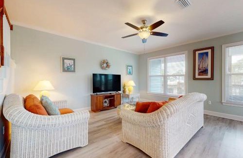 Audubon Place House | Gulfview duplex with loft full kitchen and washer and dryer