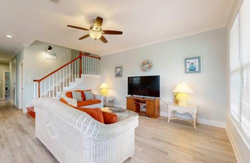 Audubon Place House | Gulfview duplex with loft full kitchen and washer and dryer