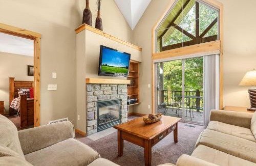 Lake Shore House | Gull Lake All-Season Getaway w/Private Deck
