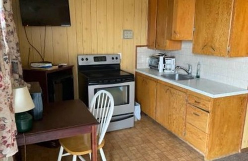 Gull Lake Hotel | GULL LAKE LODGE MOTEL