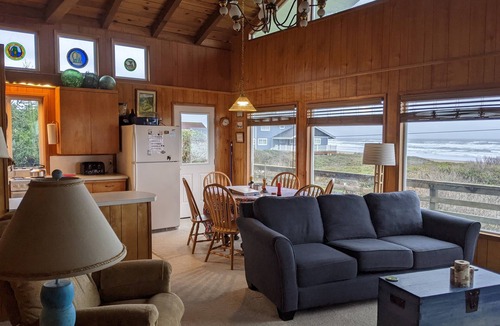 Florence House | Gull Landing virtually beachfront on Heceta Beach
