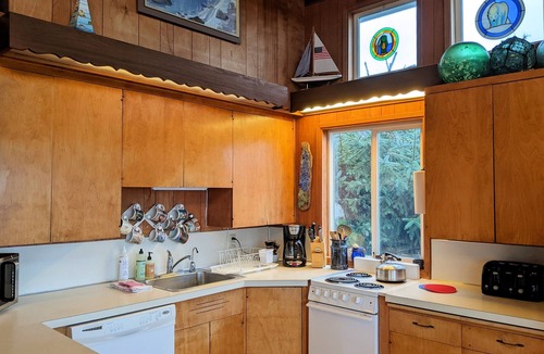 Florence House | Gull Landing virtually beachfront on Heceta Beach