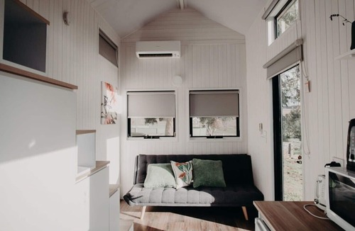 Macclesfield House | Gums n Roses by Tiny Away