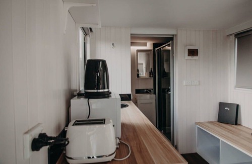 Macclesfield House | Gums n Roses by Tiny Away