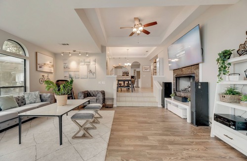 Cedar Creek Reservoir House | Gun Barrel Lakefront Retreat