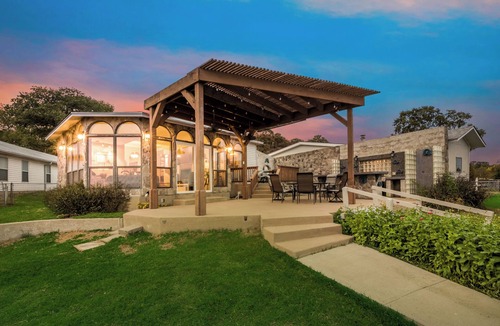 Cedar Creek Reservoir House | Gun Barrel Lakefront Retreat