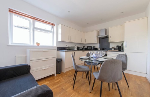 Ealing Common Apartment | Gunnersbury Avenue