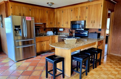 Huddleston House | Gus`s Getaway- Dog friendly home with huge dock with electricity - pool table and old school juke box