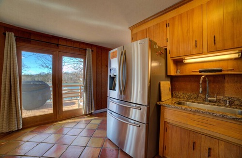 Huddleston House | Gus`s Getaway- Dog friendly home with huge dock with electricity - pool table and old school juke box