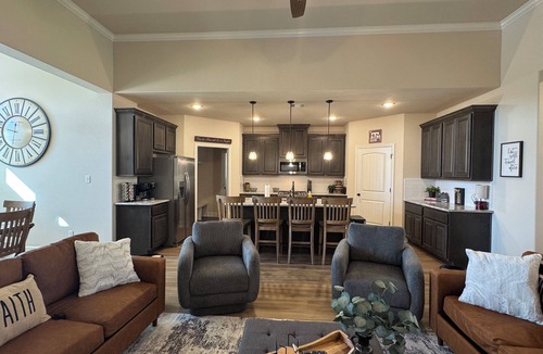 Shenandoah House | Gusty’s NEW 5BR/3BA 6 Beds Sleeps 11 Near Kyle Field