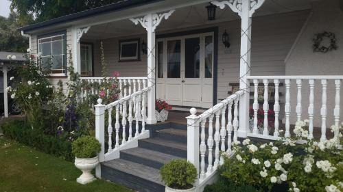 Havelock North Bed & Breakfast | Guthrie Cottage