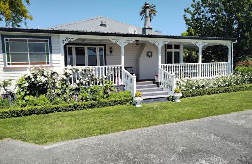 Havelock North Bed & Breakfast | Guthrie Cottage