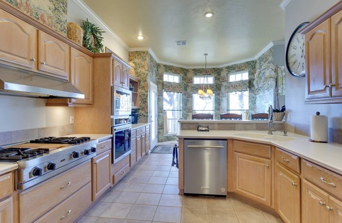 Guthrie House | Guthrie Lake House w/Dock + Waterfront Views!