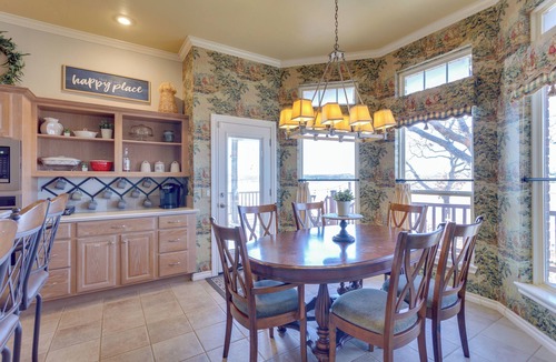 Guthrie House | Guthrie Lake House w/Dock + Waterfront Views!