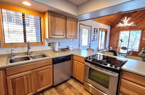 Ruidoso Cabin | Guys Getaway - Fabulous 3-bed/2 bath cabin centrally located in Ruidoso!
