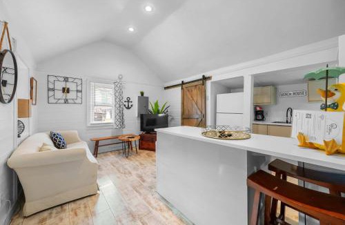 Merion Village House | GV - Romantic Beach Getaway