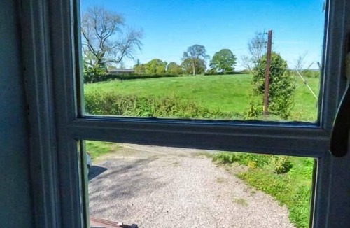 Welsh Frankton Cottage | Gwdihw