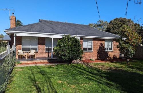 Croydon House | Gwendoline Cottage, Pets, Main St. Station