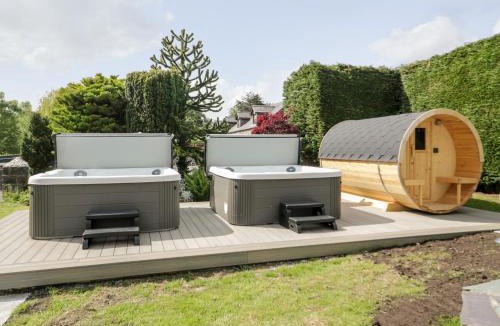 Henryd House | Gwern Borter Manor