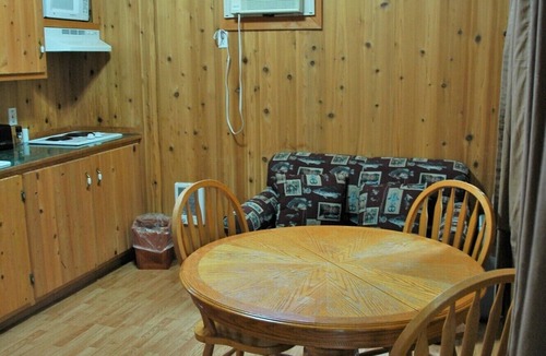 Cooper Landing Cabin | Gwin's Lodge Cedar Chalet #9