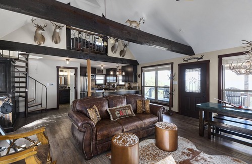 Fredericksburg House | GWR-Private-AmazingHillTopViews-57 Acre-Hot Tub-Stars-Fire Pit-Pool-Wildlife