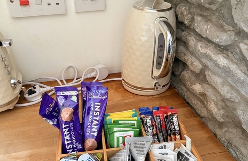 Cwmbach Apartment | Gwyn, twin only ground floor studio