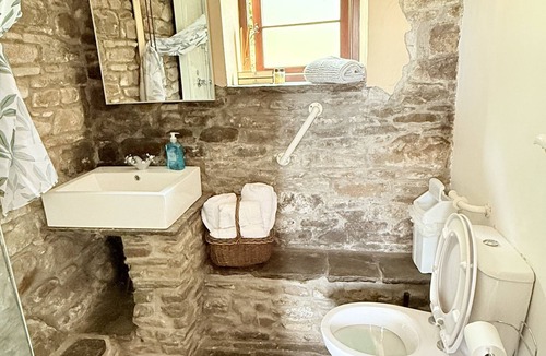 Cwmbach Apartment | Gwyn, twin only ground floor studio