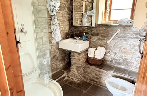 Cwmbach Apartment | Gwyn, twin only ground floor studio