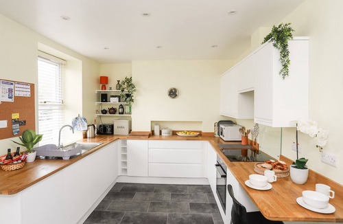 Edern House | GWYNANT - MORFA NEFYN, pet friendly, with open fire in Morfa Nefyn