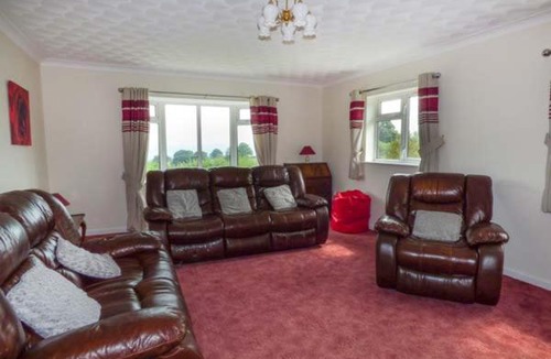 Llandrindod Wells House | Gwynfan Bungalow